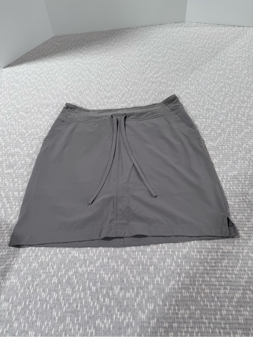Duluth Trading Women’s Gray Active Skort Size 6 Built-In Shorts Athletic Golf